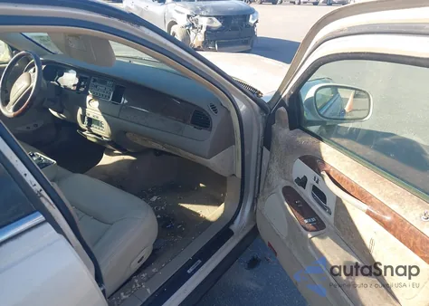 2001 Lincoln Town Car Cartier from USA, damaged, VIN 1LNHM83W01Y688621